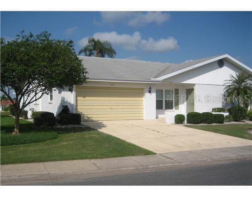 1025 BLUEWATER DRIVE SUN CITY CENTER, FL 33573