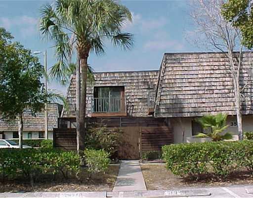 15328 E POND WOODS DRIVE TAMPA, FL 33618