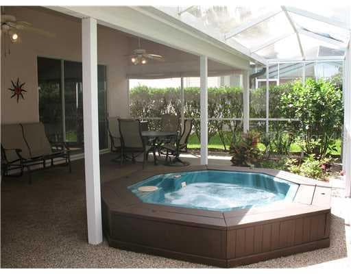 4946 WILLOW RIDGE TERRACE VALRICO, FL 33596