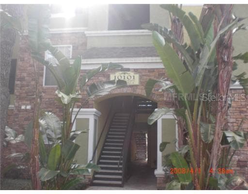 10101 COURTNEY PALMS unit 202 BOULEVARD UNIT 202 TAMPA, FL 33619