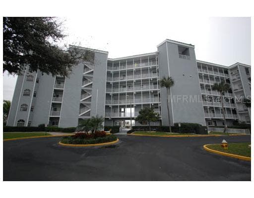 610 ISLAND WAY UNIT 302 CLEARWATER, FL 33767