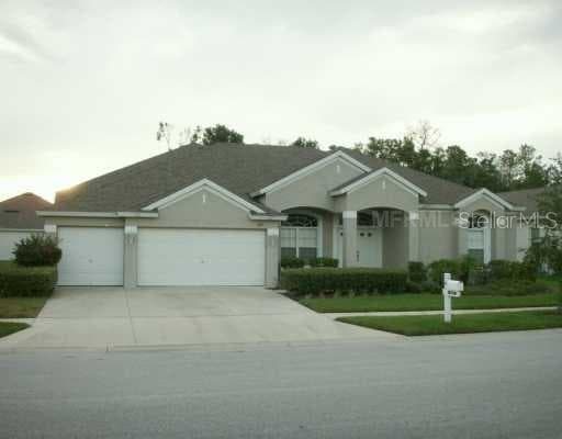 5135 SILVER CHARM TERRACE WESLEY CHAPEL, FL 33544