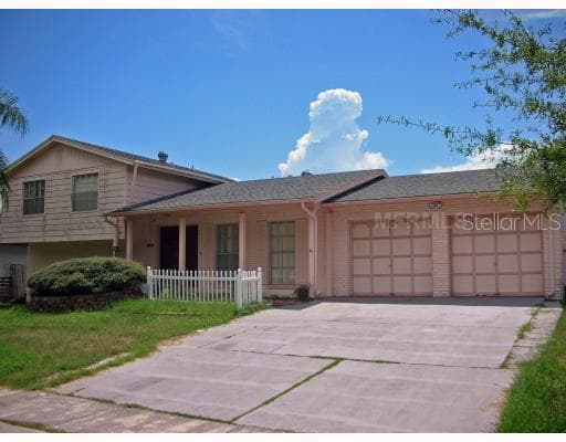 8502 WOODDRIFT DRIVE TAMPA, FL 33615