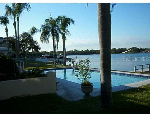 339 BAYVIEW DRIVE NE ST PETERSBURG, FL 33704