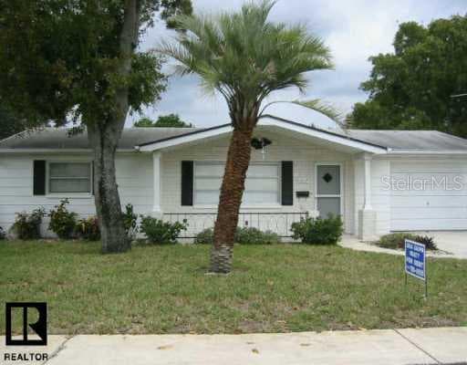 1042 Maybury DRIVE Holiday, FL 34691