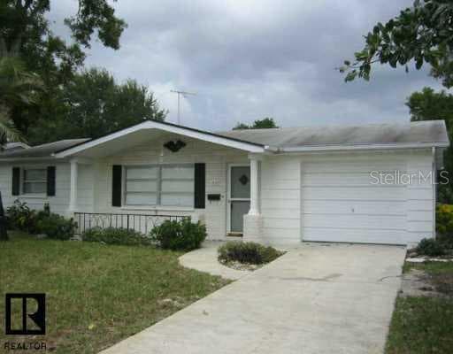 1042 Maybury DRIVE Holiday, FL 34691
