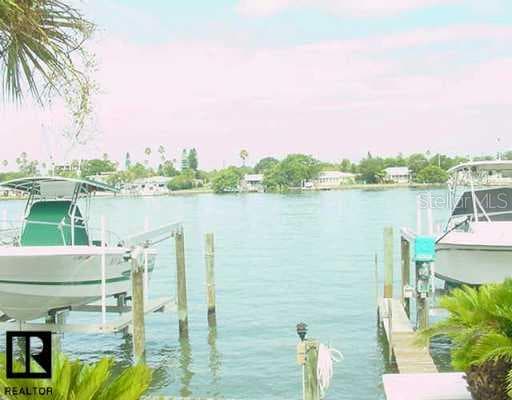 736 Island WAY UNIT 204 Clearwater, FL 33767