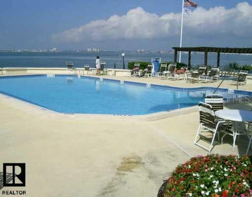 6051 Sun UNIT 103 St. Petersburg, FL 33715