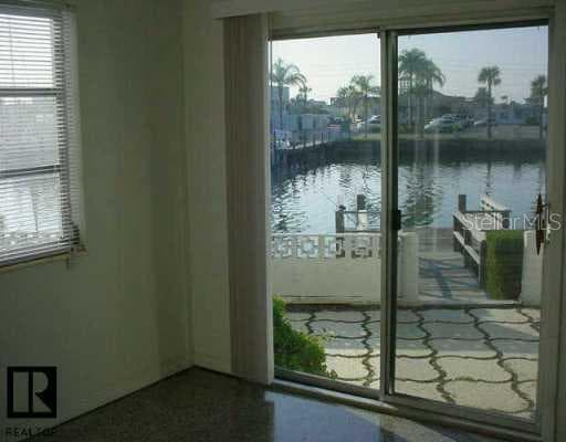 105 110th AVENUE E UNIT #4 Treasure Island, FL 33706