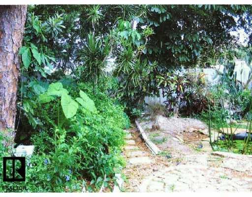 5651 9th AVENUE N St Petersburg, FL 33710
