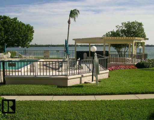 6287 Bahia del Mar CIRCLE S UNIT #105 St Petersburg, FL 33715