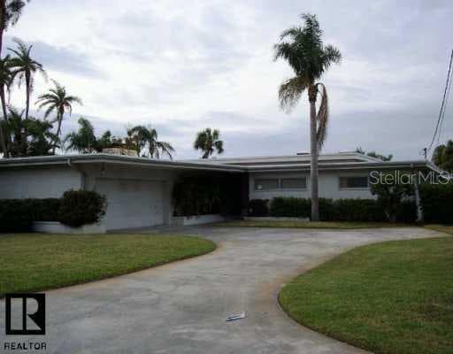 18 S. PINE CIRCLE BELLEAIR, FL 33756