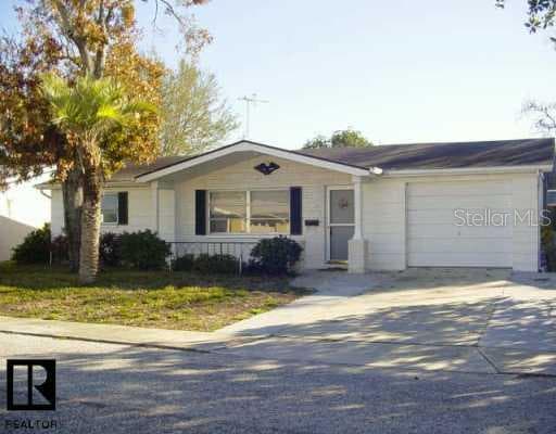 1042 Maybury DRIVE Holiday, FL 34691