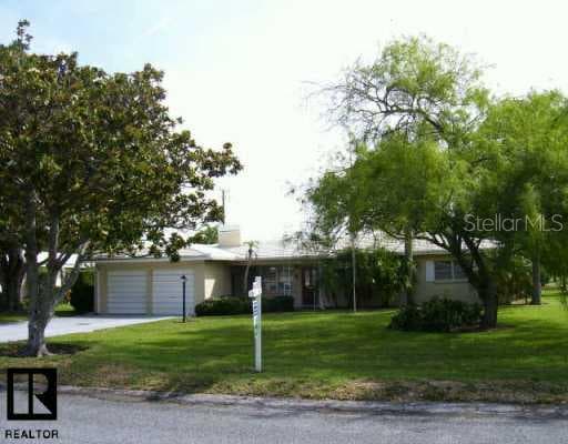 612 Pineland AVENUE Belleair, FL 33756