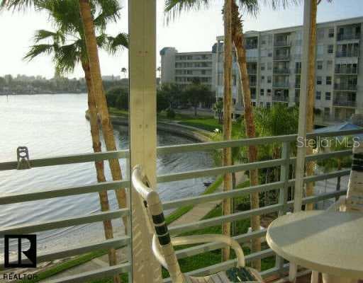 7902 Sailboat Key BOULEVARD S UNIT 302 South Pasadena, FL 33707