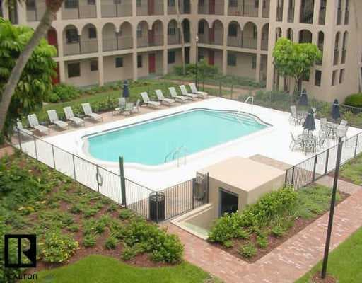 6100 Gulfport BOULEVARD UNIT 303 Gulfport, FL 33707