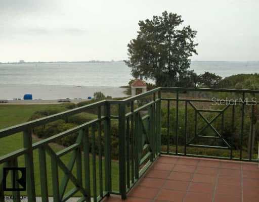 4737 Dolphin Cay LANE S UNIT 202 St Petersburg, FL 33711
