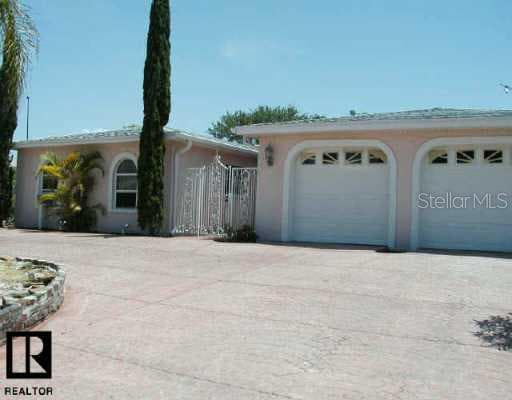 240 Tessier N St Pete B each, FL 33706