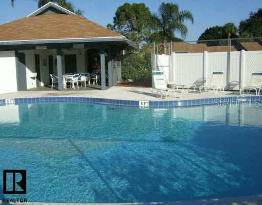 7237 Parkside Villas DRIVE St Petersburg, FL 33709