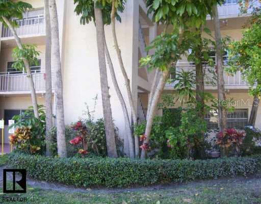 209 Lincoln CIRCLE NE UNIT 206 St. Petersburg, FL 33702