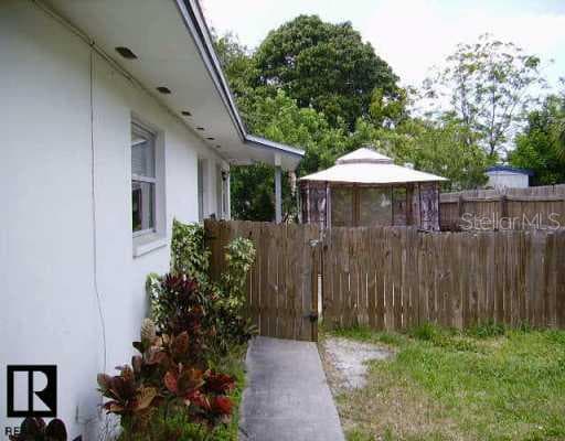 2022 Douglas AVENUE Clearwater, FL 33755