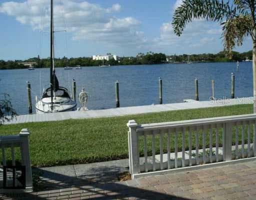 115 Pompano DRIVE SE UNIT B St. Petersburg, FL 33705