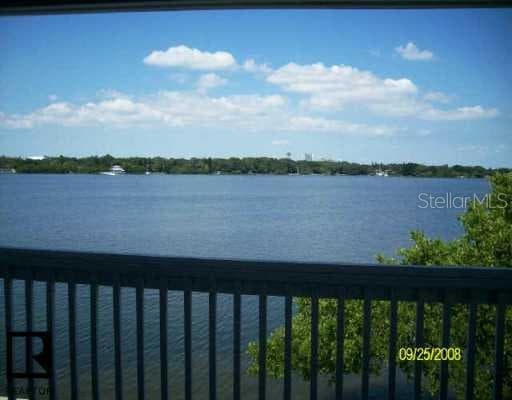 247 Pompano DRIVE SE UNIT D St Petersburg, FL 33705