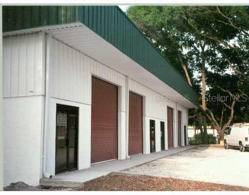 2815 E HENRY AVENUE TAMPA, FL 33610