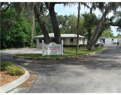 121 W 122ND AVENUE TAMPA, FL 33612
