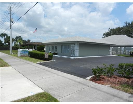 2938 W BAY DRIVE UNIT B BELLEAIR BLUFFS, FL 33770