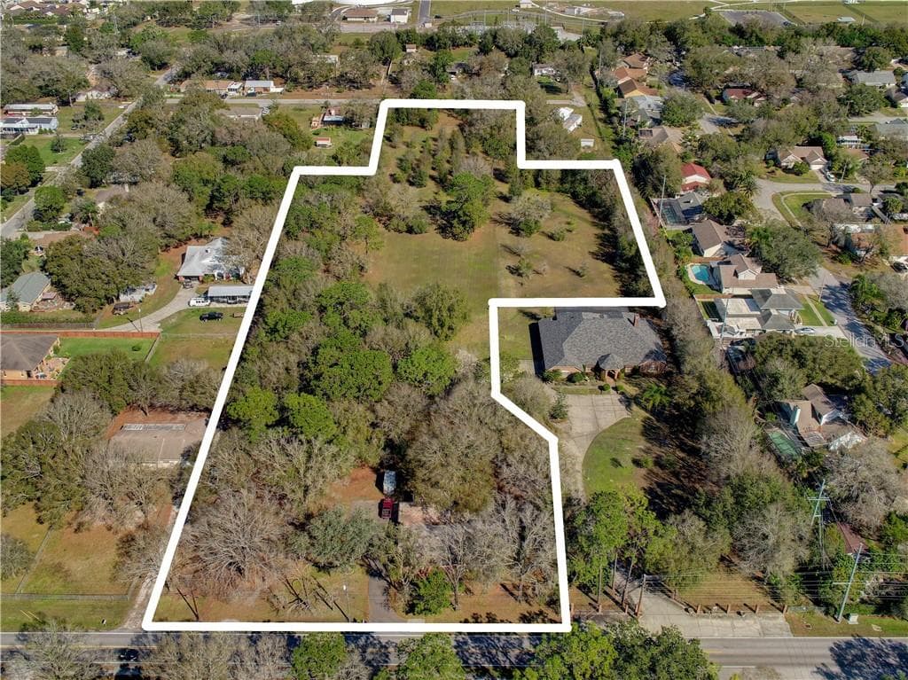 4909 LOWELL ROAD TAMPA, FL 33624