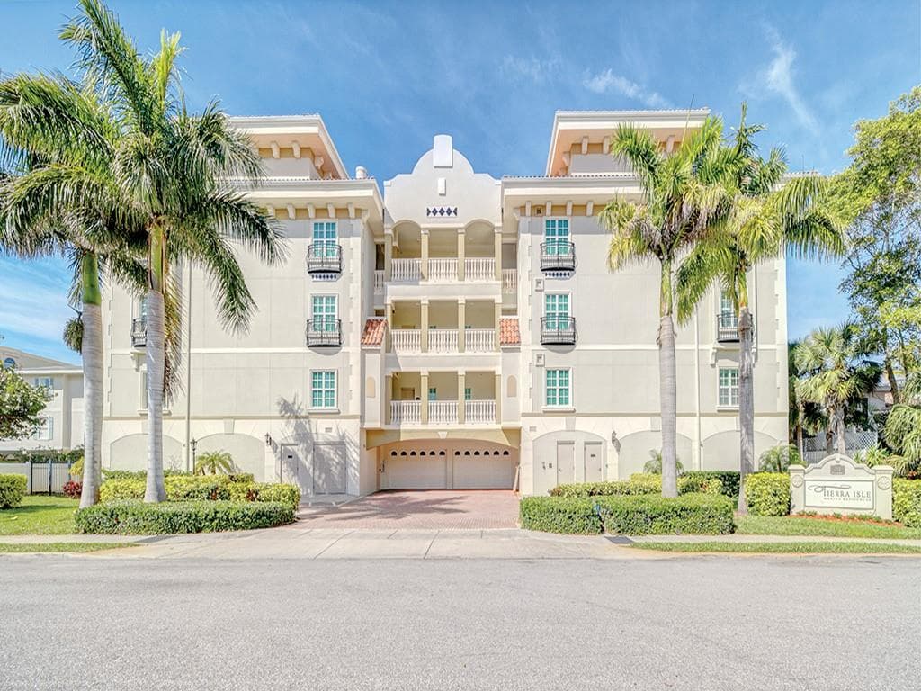 312 8TH AVENUE N UNIT 302 TIERRA VERDE, FL 33715