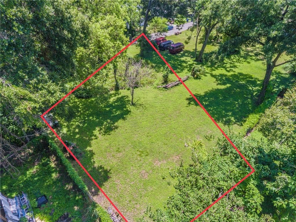 2820 N CENTRAL COURT TAMPA, FL 33602