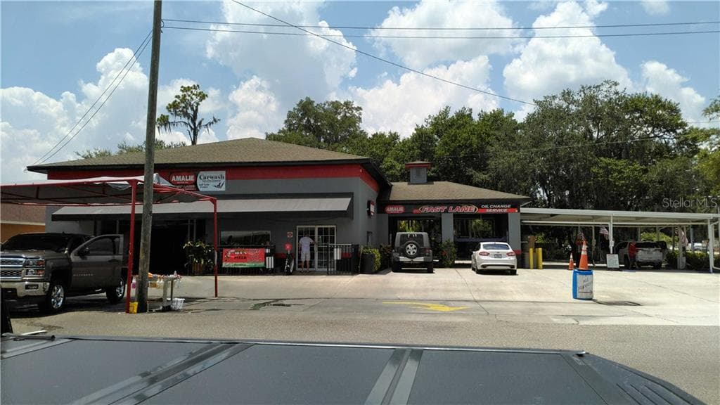 3618 LITHIA PINECREST VALRICO, FL 33596