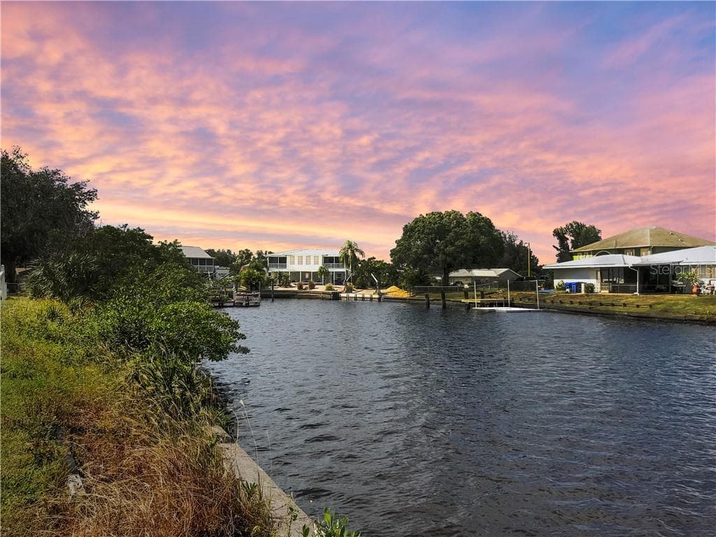 11TH STREET SW RUSKIN, FL 33570
