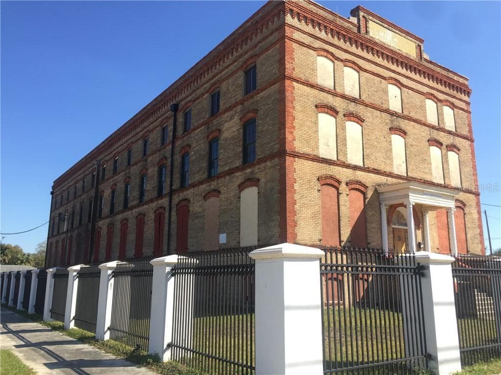 2111 N ALBANY AVENUE TAMPA, FL 33607
