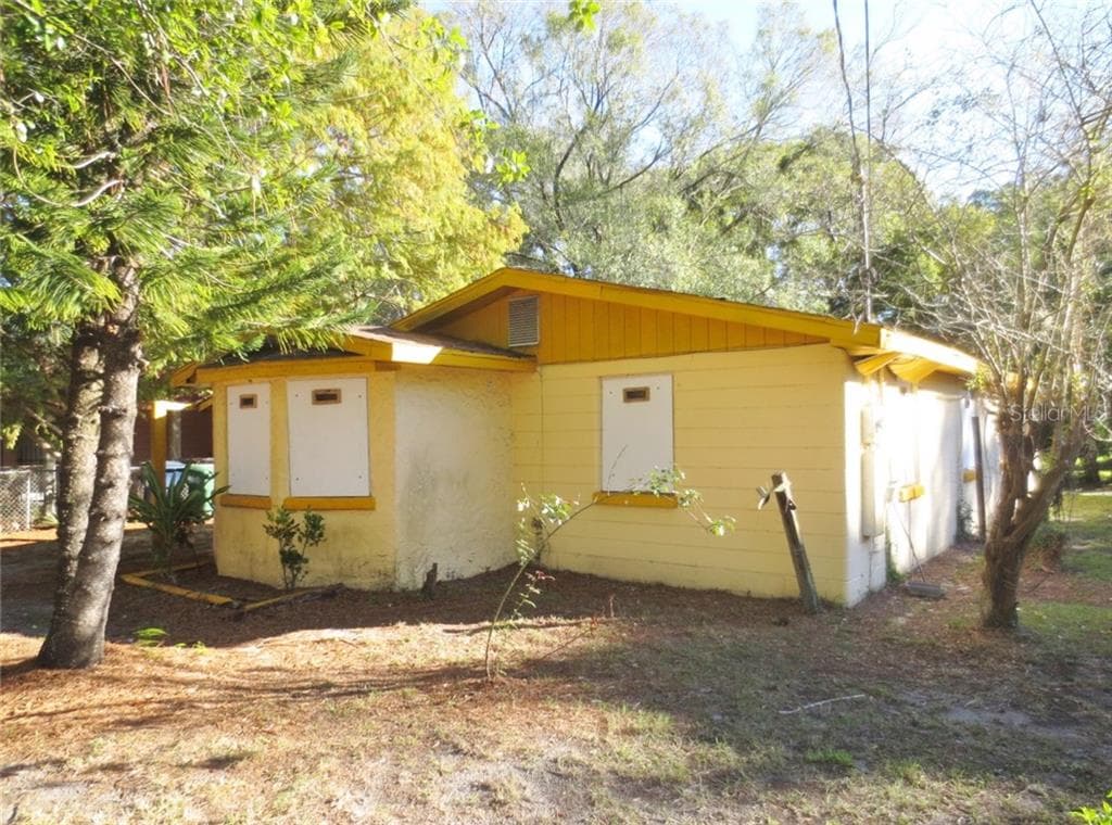 1813 E HUMPHREY STREET TAMPA, FL 33604