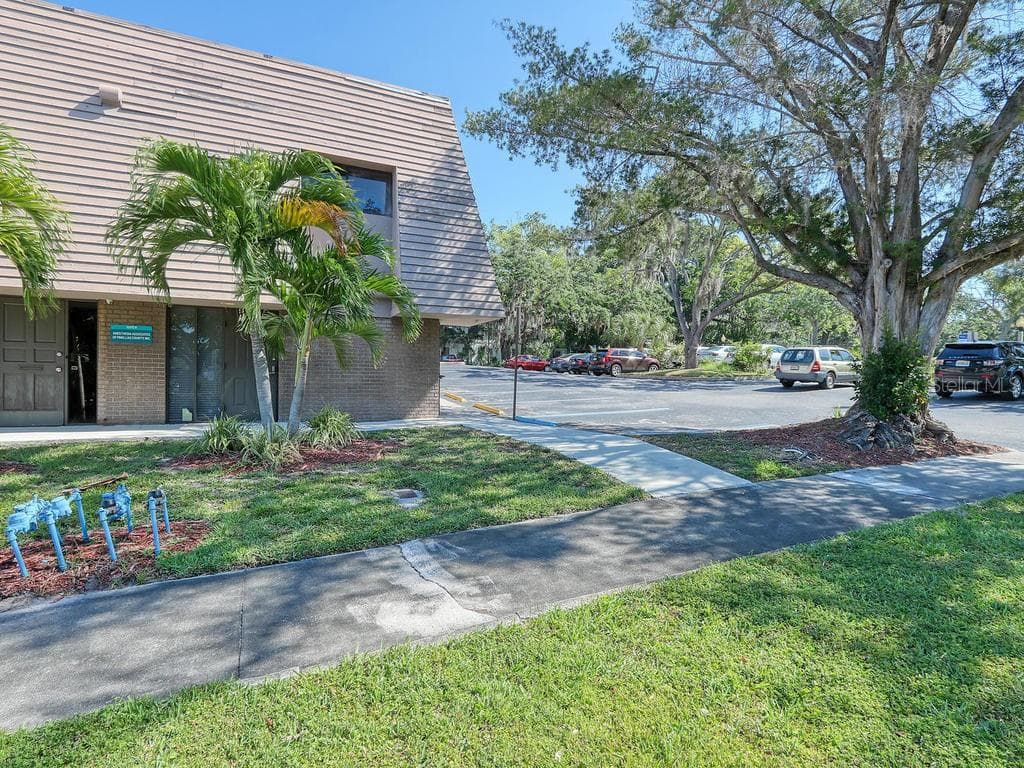300 JEFFORDS STREET UNIT B CLEARWATER, FL 33756