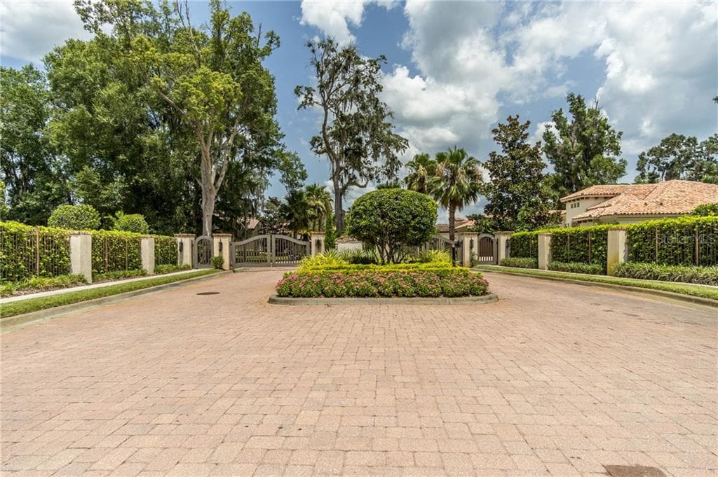 1811 BELLA LAGO LANE TAMPA, FL 33618