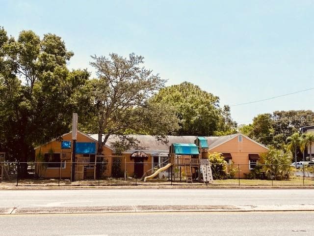 7925 4TH STREET N
