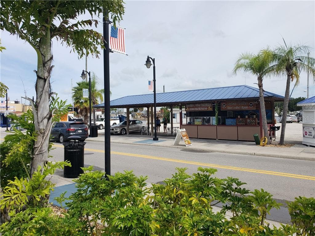 562 DODECANESE BOULEVARD TARPON SPRINGS, FL 34689