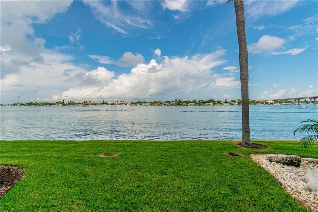 6085 BAHIA DEL MAR CIRCLE UNIT 171 ST PETERSBURG, FL 33715