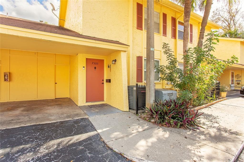7505 BOLANOS COURT UNIT 7505 TAMPA, FL 33615