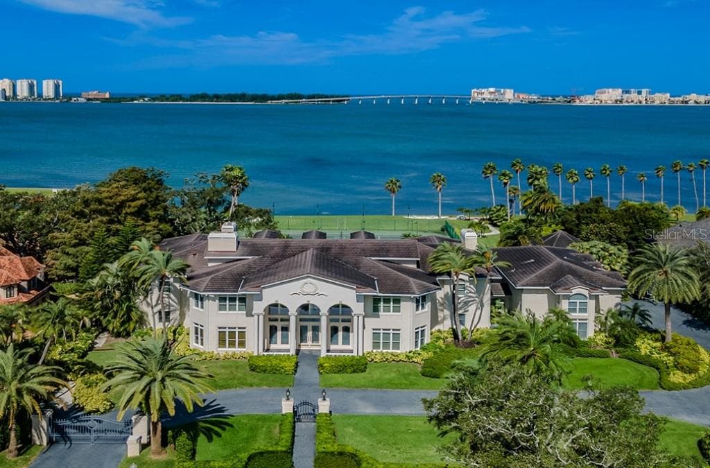 140 WILLADEL DRIVE BELLEAIR, FL 33756