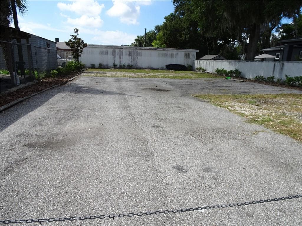 102 W CREST AVENUE TAMPA, FL 33603