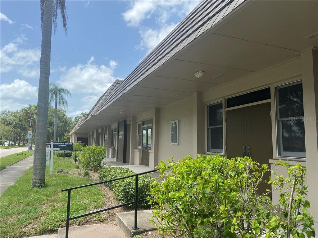 1016 PONCE DE LEON BOULEVARD UNIT 1 BELLEAIR, FL 33756