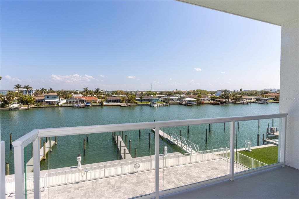 415 ISLAND WAY UNIT 303 CLEARWATER, FL 33767