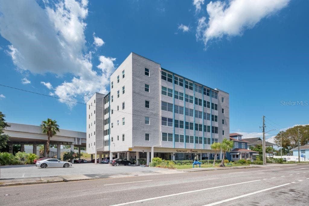 841 4TH AVENUE N UNIT 37 ST PETERSBURG, FL 33701