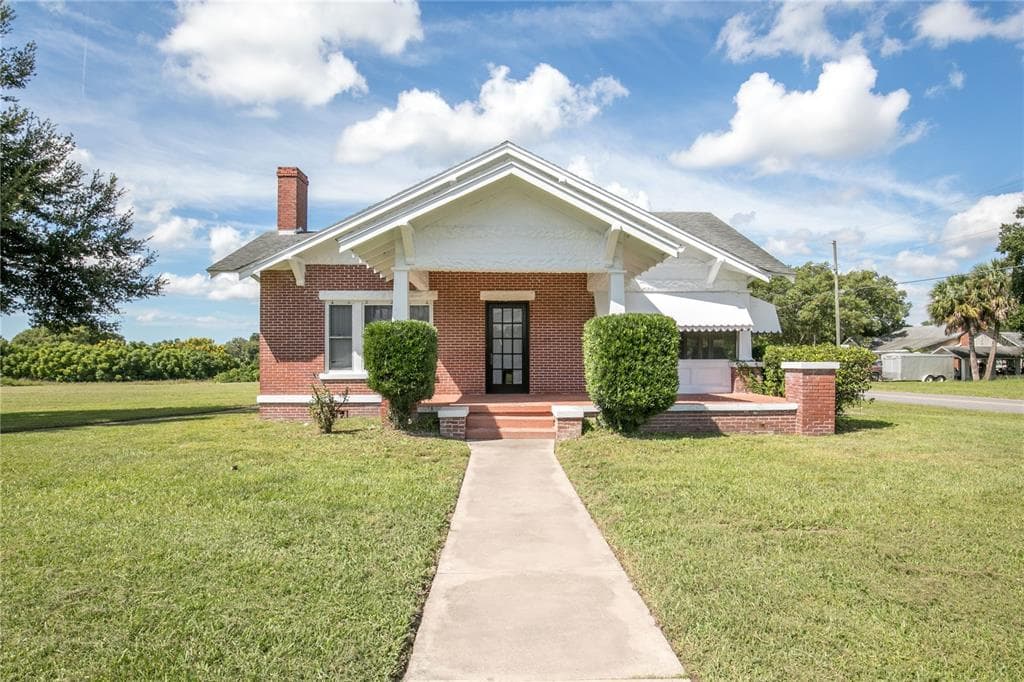 393 N KENTUCKY AVENUE UMATILLA, FL 32784