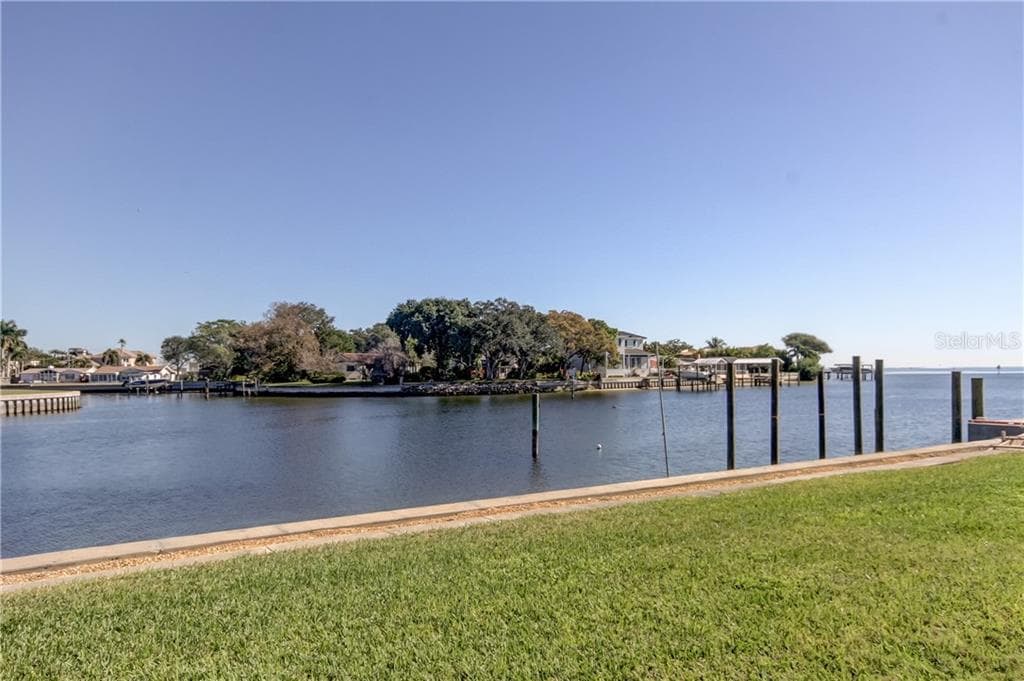 1365 SNELL ISLE BOULEVARD NE UNIT 1B ST PETERSBURG, FL 33704